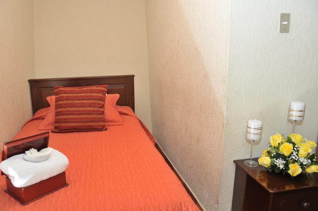 Hotel Margarita 2 Quito Chambre photo