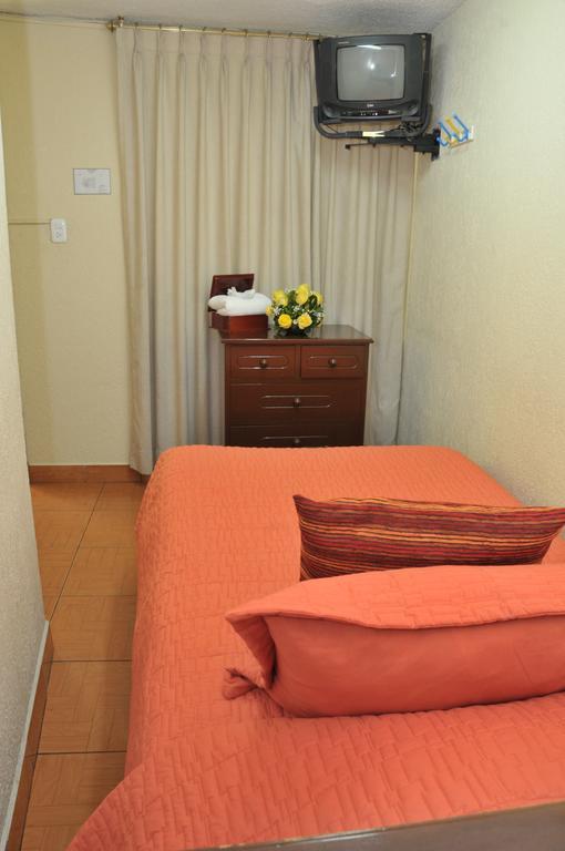 Hotel Margarita 2 Quito Chambre photo