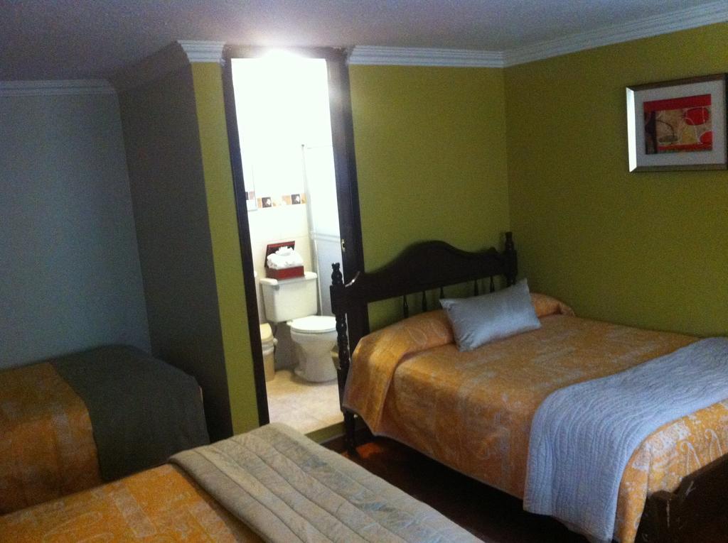 Hotel Margarita 2 Quito Chambre photo
