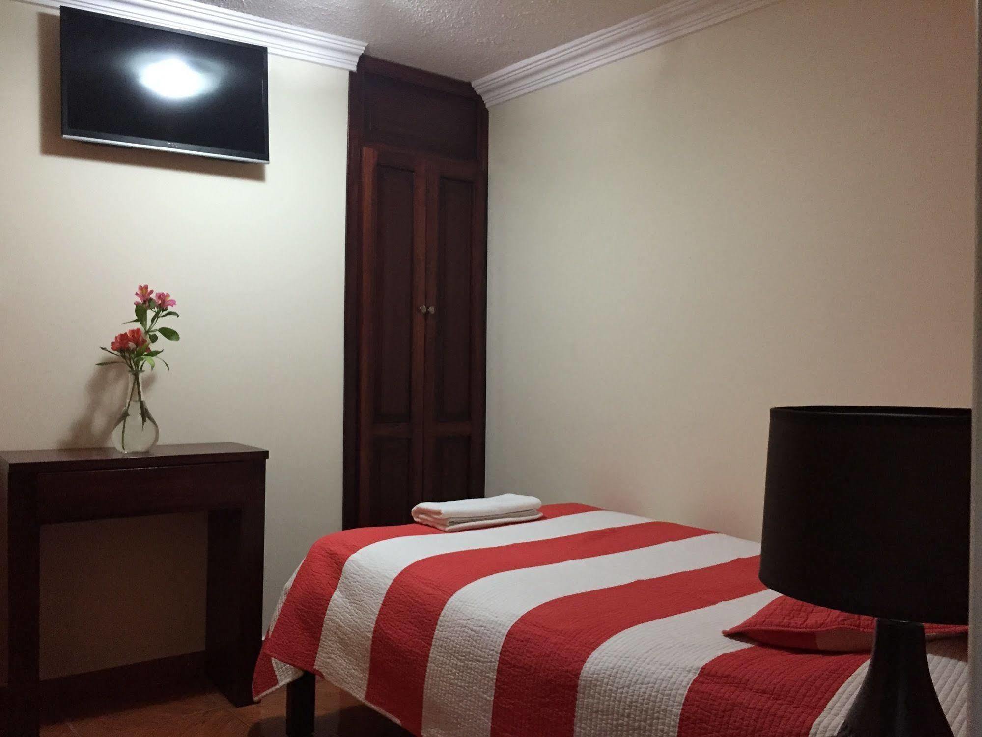 Hotel Margarita 2 Quito Extérieur photo